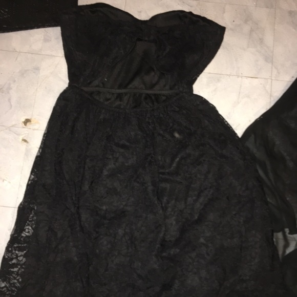 Dresses - Picture 4 of 4